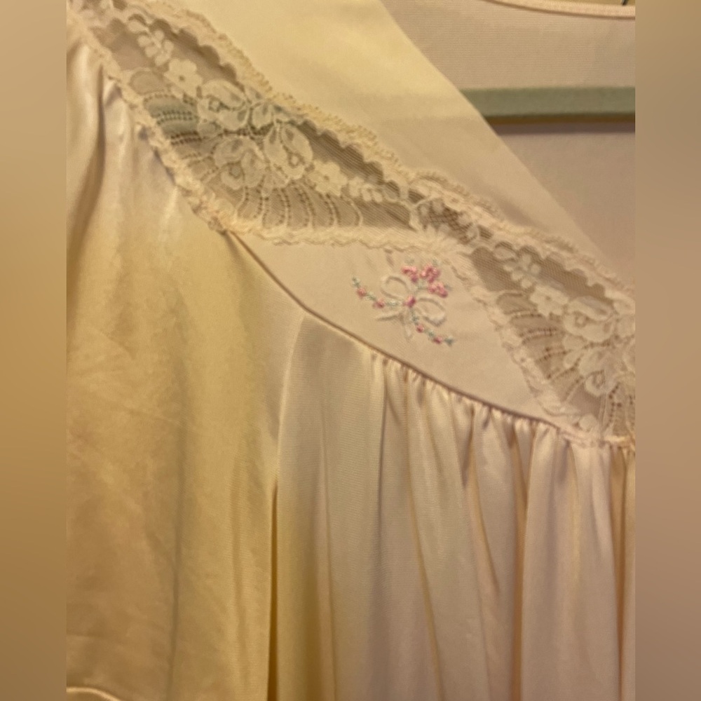 Vintage Shadowline Nightgown in Pale Pink Nylon Size Large - Picture 2 of 6
